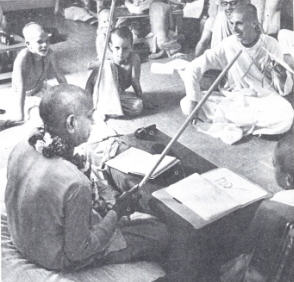 Prabhupada gives Lecture in Sanskrit