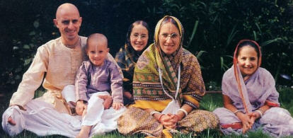 Dvarakanatha Dasa With Family