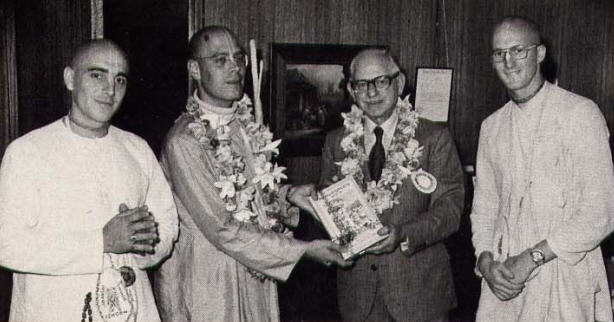 Srila Tamala Krsna Gosvami, Hari Sauri Dasa, Yasomatinandana Dasa With Aukland Mayor Sir Dove Meyer Robinson