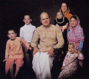 Bahudaka Dasa and Family