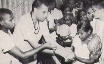 Srila Satadhanya Swami distribute Chipped Rice 