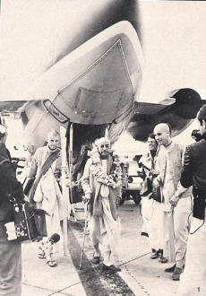 Prabhupada with Devotees on Airport