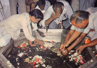 Pilgrims Worship the Footprints of Lord Visnu