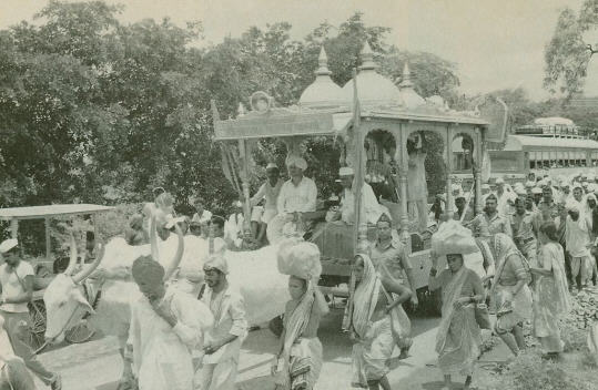 Pilgrims Arrive to Pandharpur