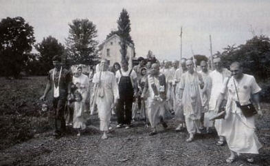 Devotees Chant in Dublin