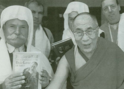 The Dalai Lama meets with the Sheikhs at ISKCON Mumbai Temple