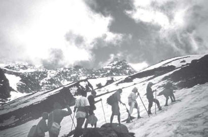 Devotees Cross The Himalaya