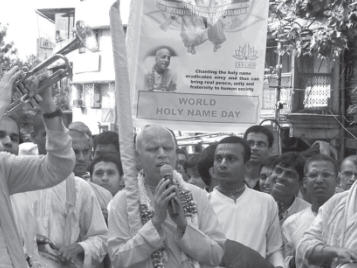 Lokanath Maharaj Leads Kirtan