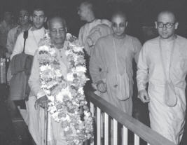 Prabhupada with Devotees at Caracas Airport