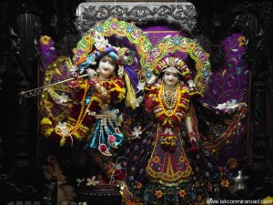 11-sri-sri-radha-giridhari (1)