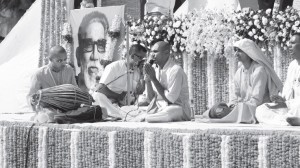 Bal Thackeray Mourned by Millions by Giriraja Swami